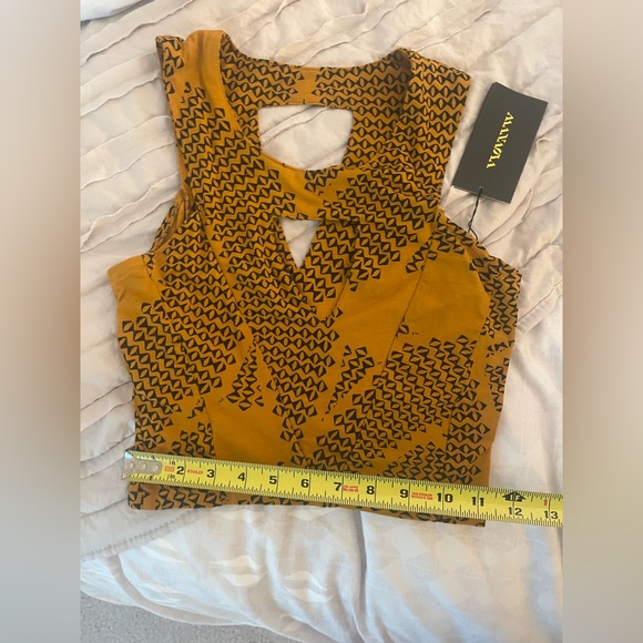 MANAOLA Tank Top with Modern Appeal - Picture 3 of 4